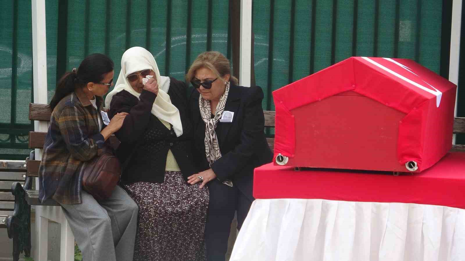 Hayatını kaybeden Cumhuriyet Savcısı Gadem Taş’a adliyede hüzünlü veda 11 hayatini kaybeden cumhuriyet savcisi gadem tasa adliyede huzunlu veda 7 fecDXCBJ