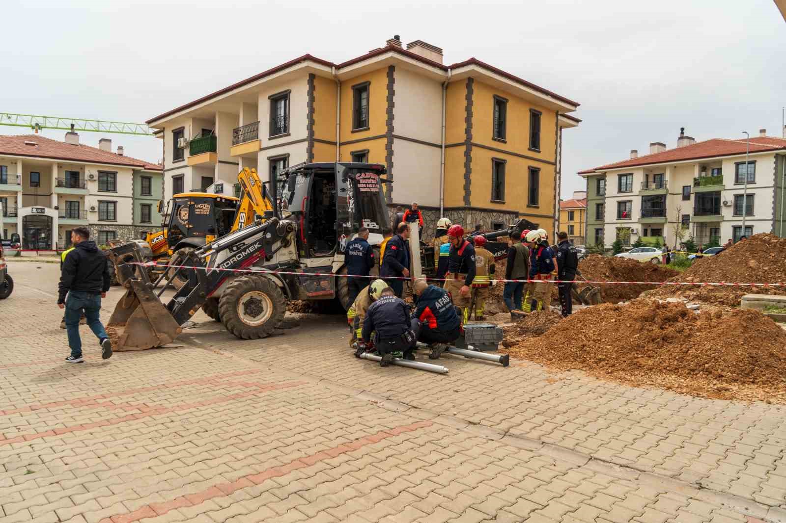 hayatini kaybeden iscinin cansiz bedeni gocuk altindan cikarildi 2 7gaWTz5U