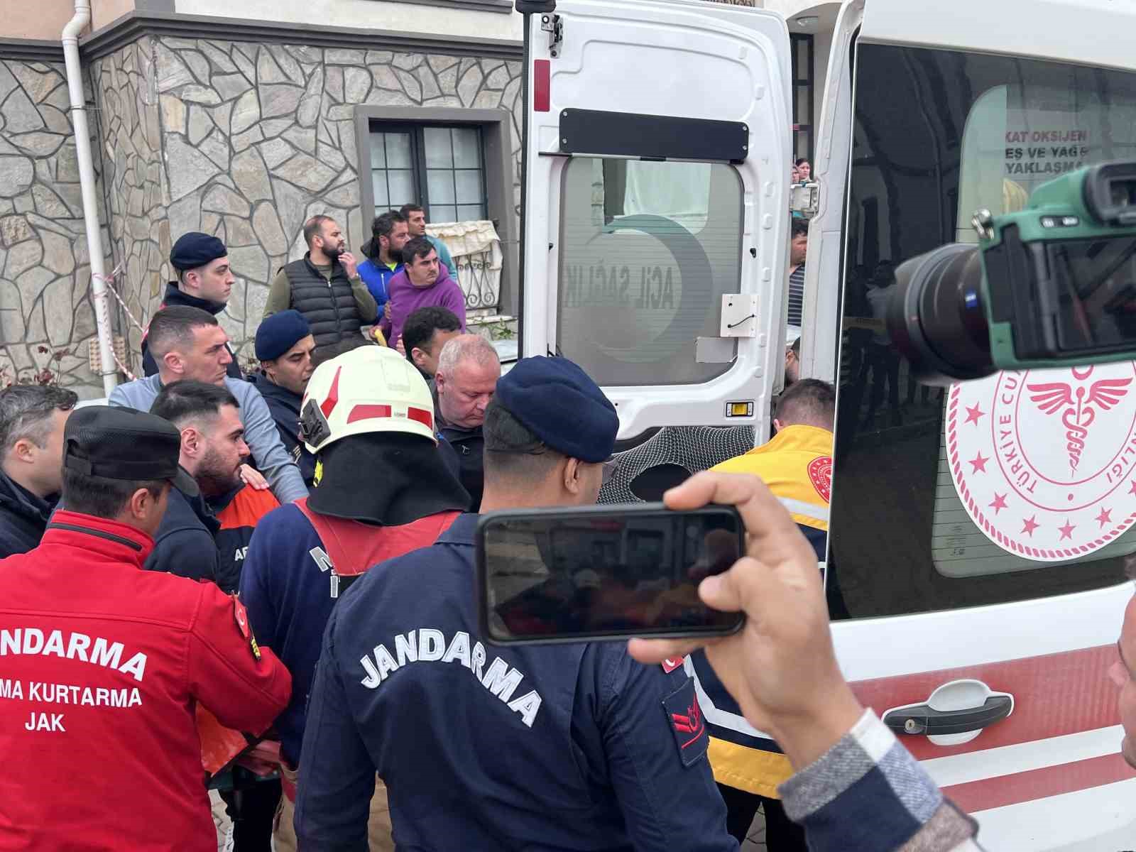 hayatini kaybeden iscinin cansiz bedeni gocuk altindan cikarildi 3 ba8ryfj6