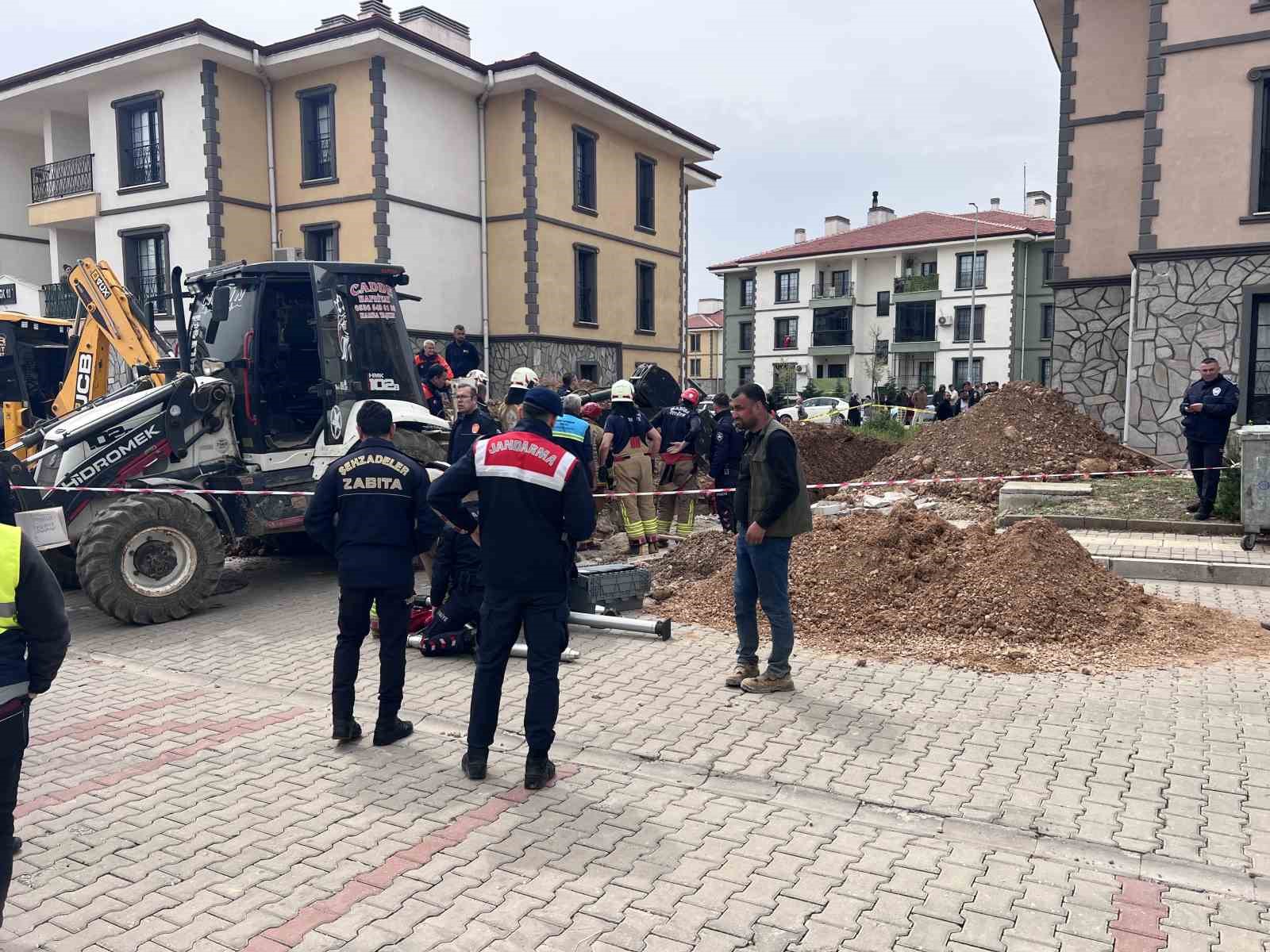 hayatini kaybeden iscinin cansiz bedeni gocuk altindan cikarildi 5 JvHkQ2uI