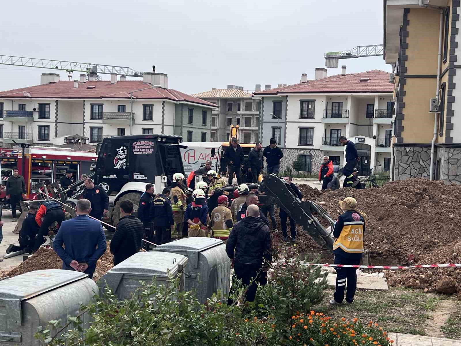 hayatini kaybeden iscinin cansiz bedeni gocuk altindan cikarildi 6 FSPSe2yL