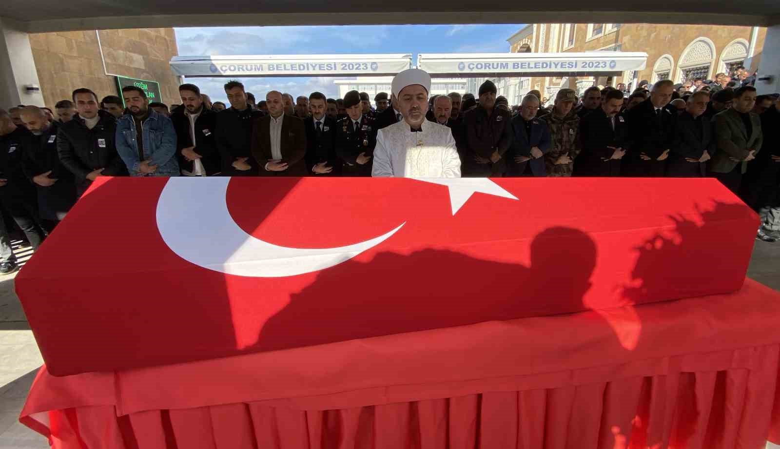 hayatini kaybeden ustegmen son yolculuguna ugurlandi 0 1bUOGRTc