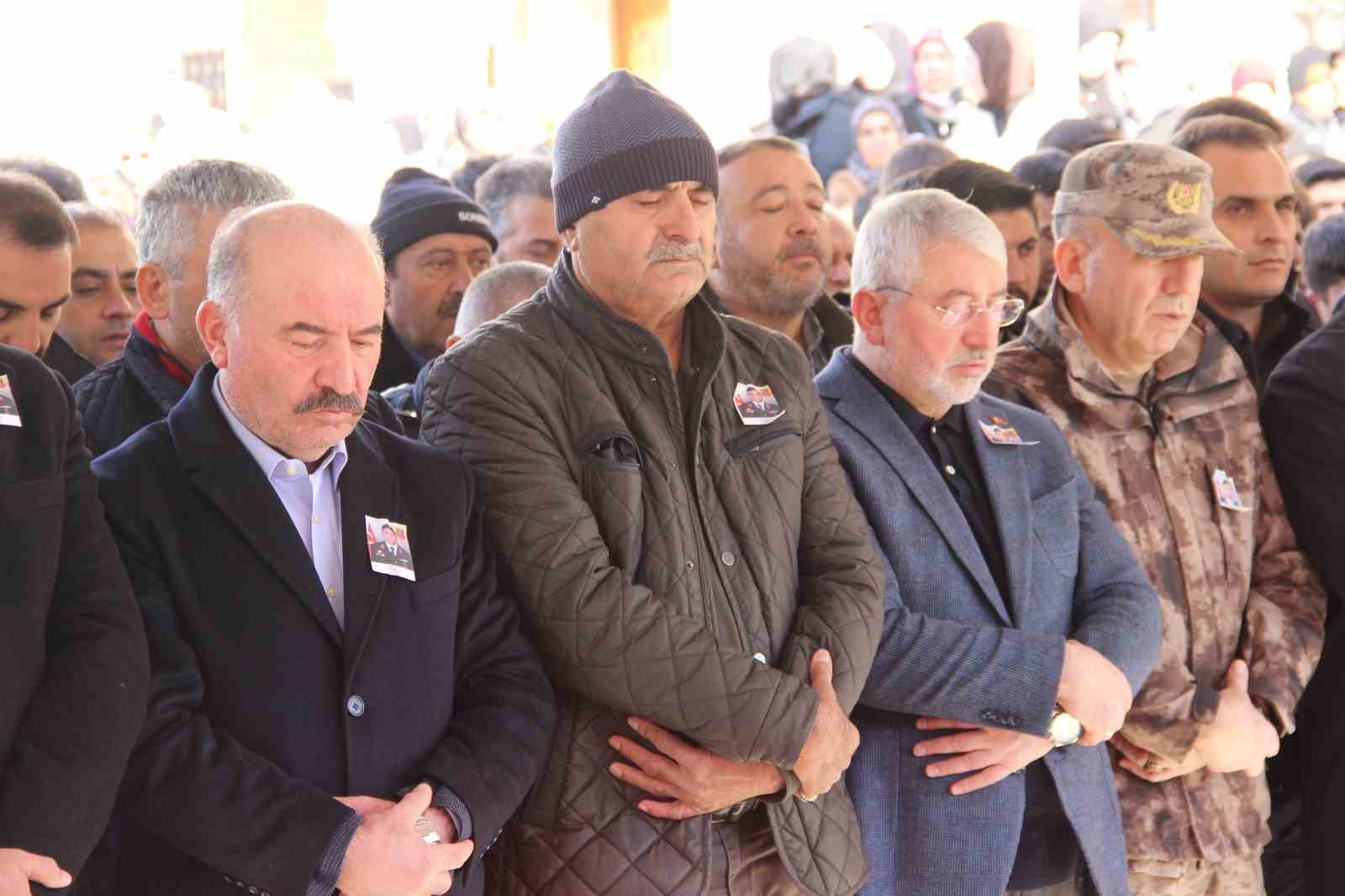 hayatini kaybeden ustegmen son yolculuguna ugurlandi 6 7X82XLru