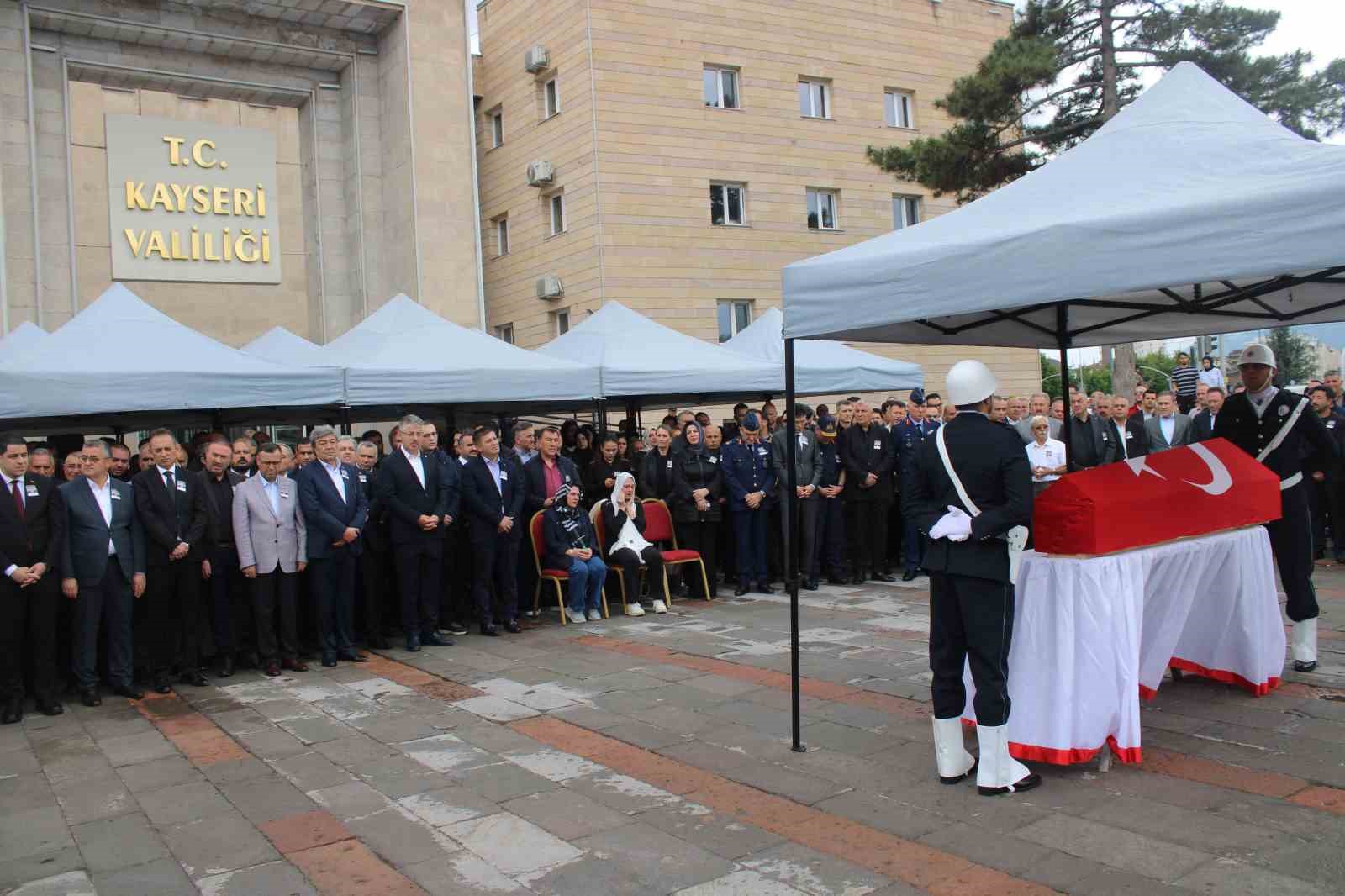 hayatini kaybeden vali yardimcisi esmer icin toren duzenlendi 0 5ClJEIPT