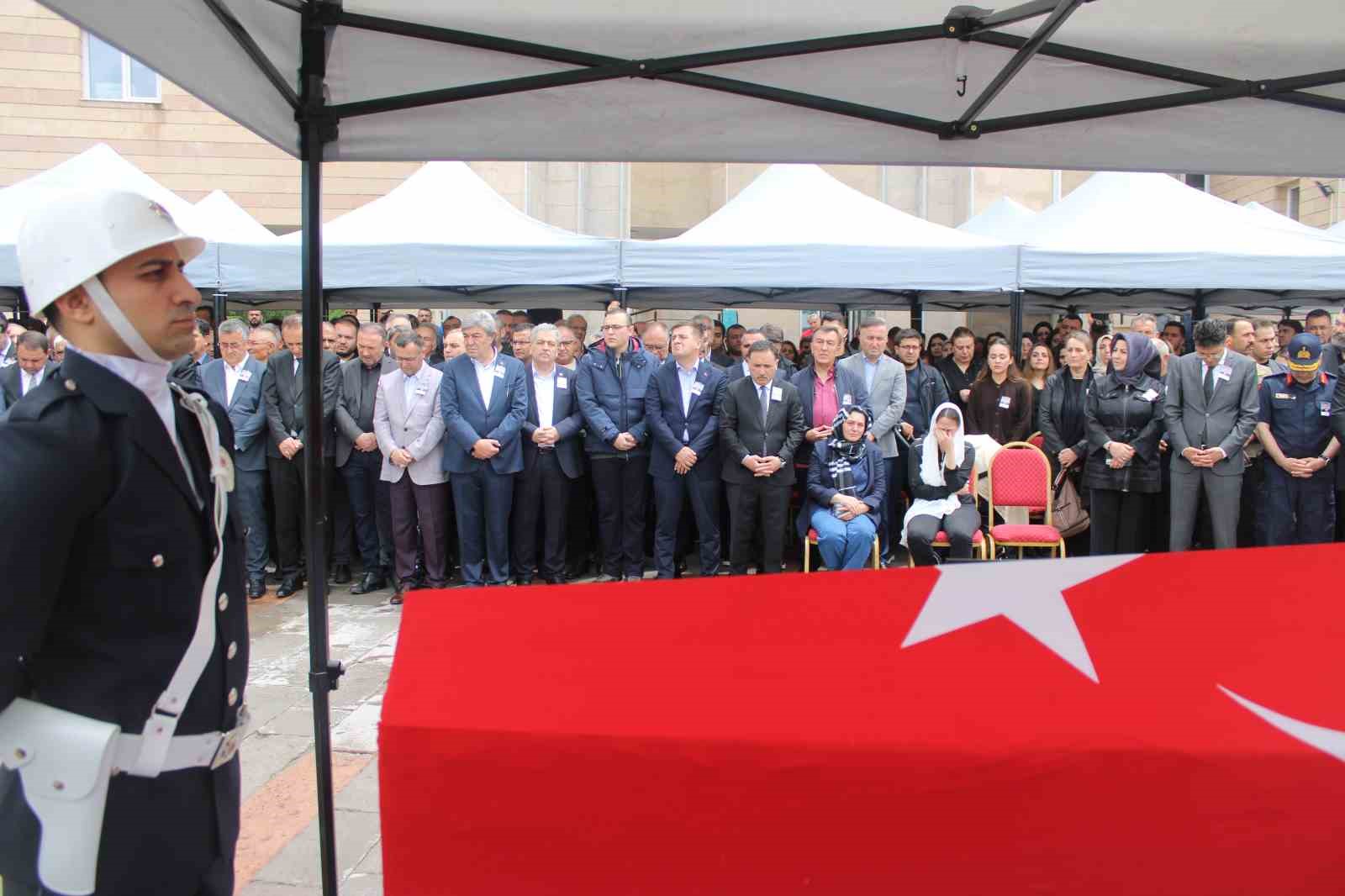hayatini kaybeden vali yardimcisi esmer icin toren duzenlendi 3 RQgtUIdi