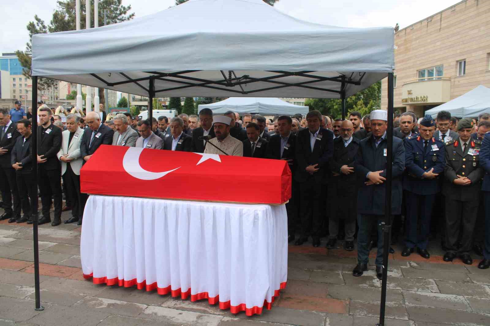 hayatini kaybeden vali yardimcisi esmer icin toren duzenlendi 5