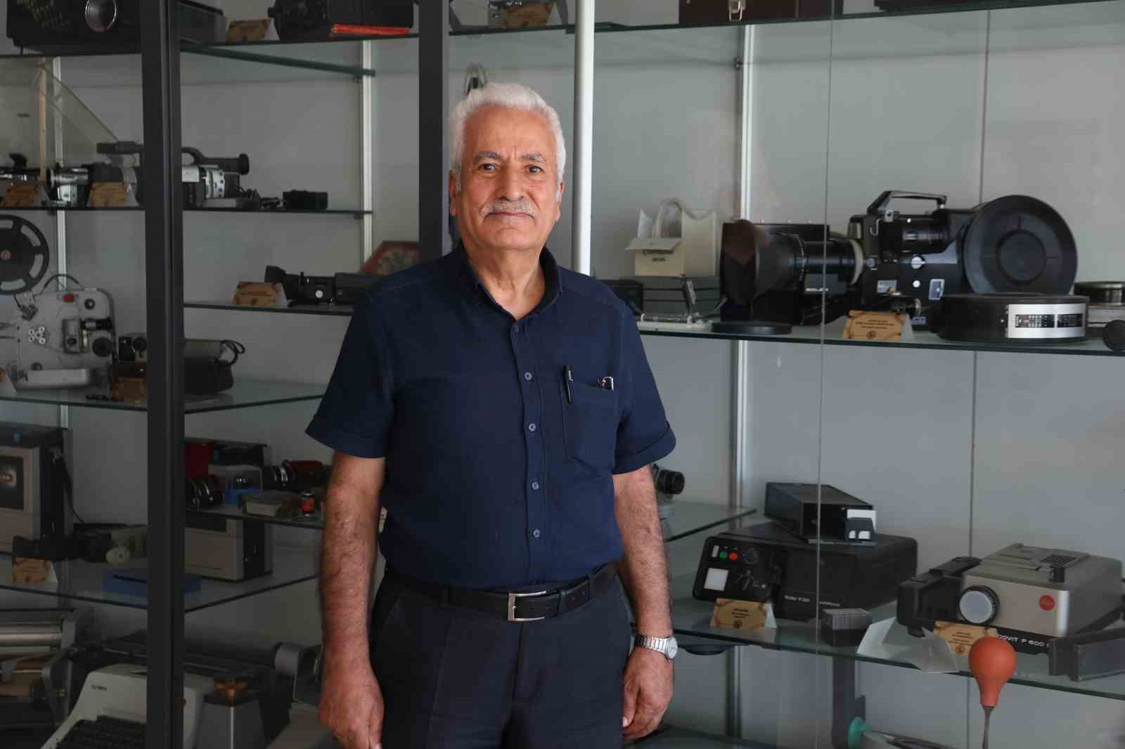 hayatini ogrencilere adadi fakulteye iletisim muzesi kurdu 1 2P9G5V9t