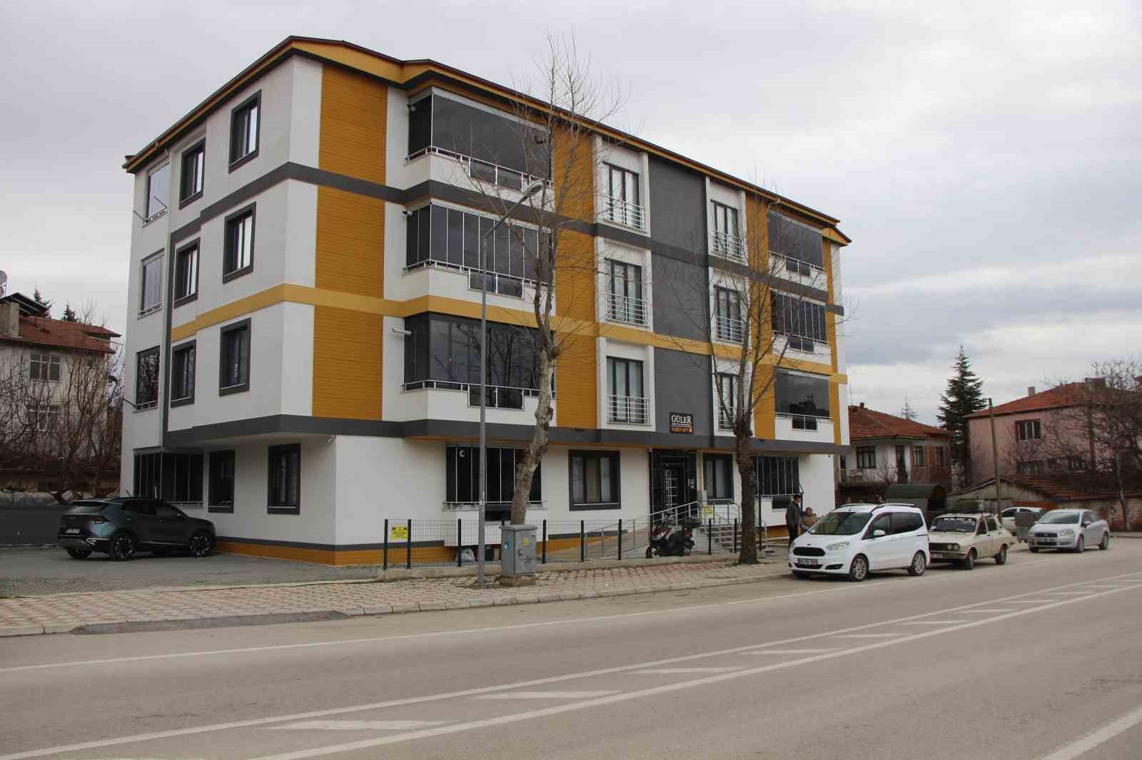 Hayatlar kurtarıp yeni evini depremzede aileye açan maden işçisi: "Felaket olsa yine yardıma koşarım" 7 hayatlar kurtarip yeni evini depremzede aileye acan maden iscisi felaket olsa yine yardima kosarim LGMwI6bS