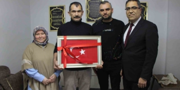 hayatlar-kurtarip-yeni-evini-depremzede-aileye-acan-maden-iscisi-felaket-olsa-yine-yardima-kosarim-UtU1La55.jpg