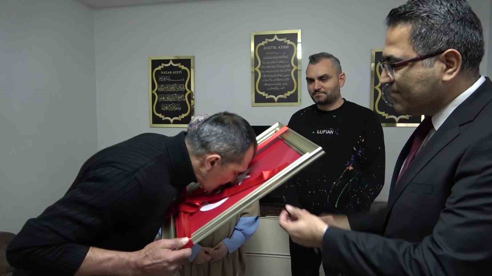 Hayatlar kurtarıp yeni evini depremzede aileye açan maden işçisi: "Felaket olsa yine yardıma koşarım" 8 hayatlar kurtarip yeni evini depremzede aileye acan maden iscisi felaket olsa yine yardima kosarim