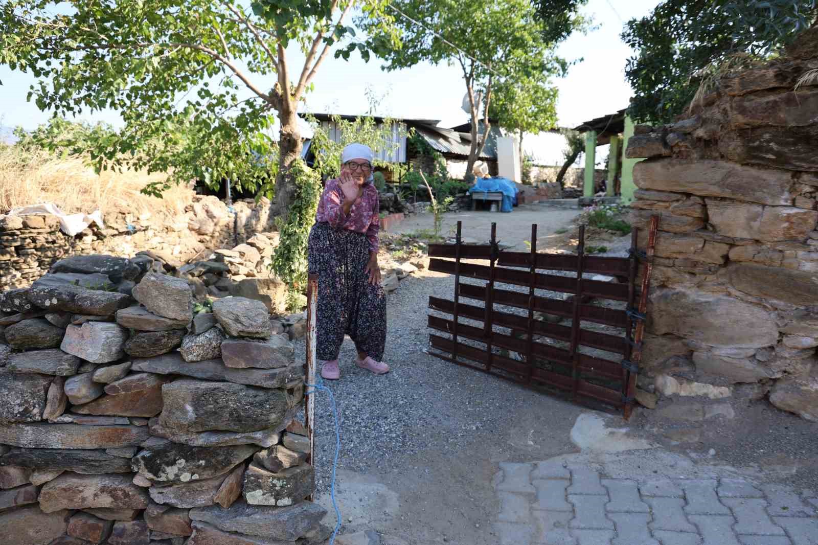 hayatta kimsesi kalmayan ummu nine yillardir tuvalet ve banyoya hasret yasiyor 1 4TDZtK5v