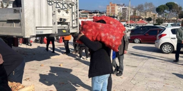 hayir-icin-dagitilan-tonlarca-sogan-bir-saatte-tukendi-TdPnR8DQ.jpg
