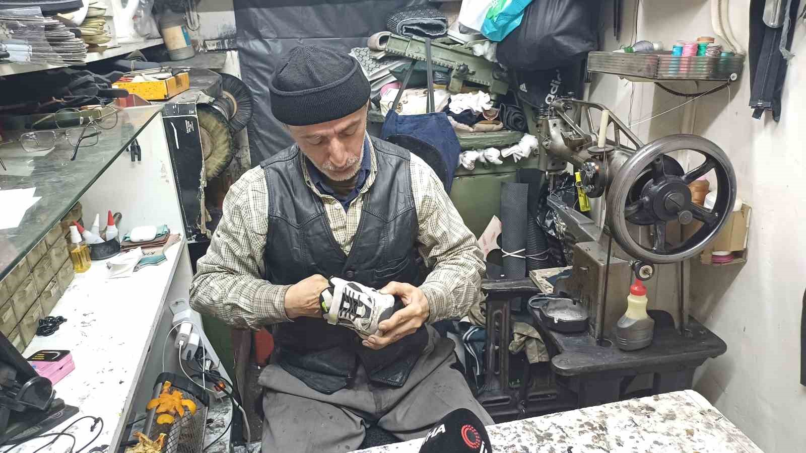 hayirsever ayakkabi tamircisi 2 B9vwPJTX