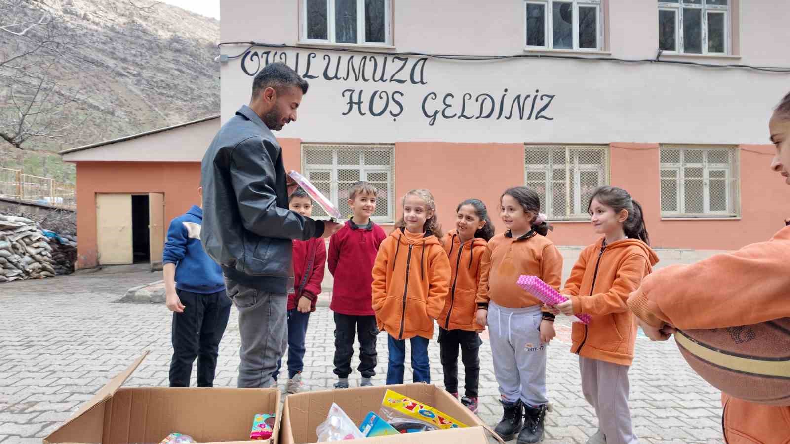 hayirsever polisten binlerce ogrenciye anlamli destek 4 KpRXyyli
