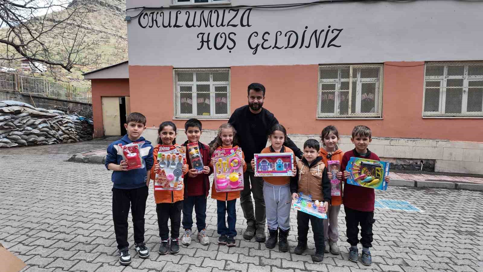 hayirsever polisten binlerce ogrenciye anlamli destek 7 ECGuOV2q