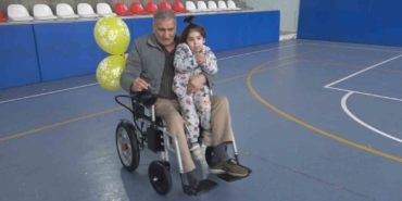 hayirseverlerden-engelli-bireylere-20-akulu-sandalye-hediye-edildi-lU55wWRi.jpg