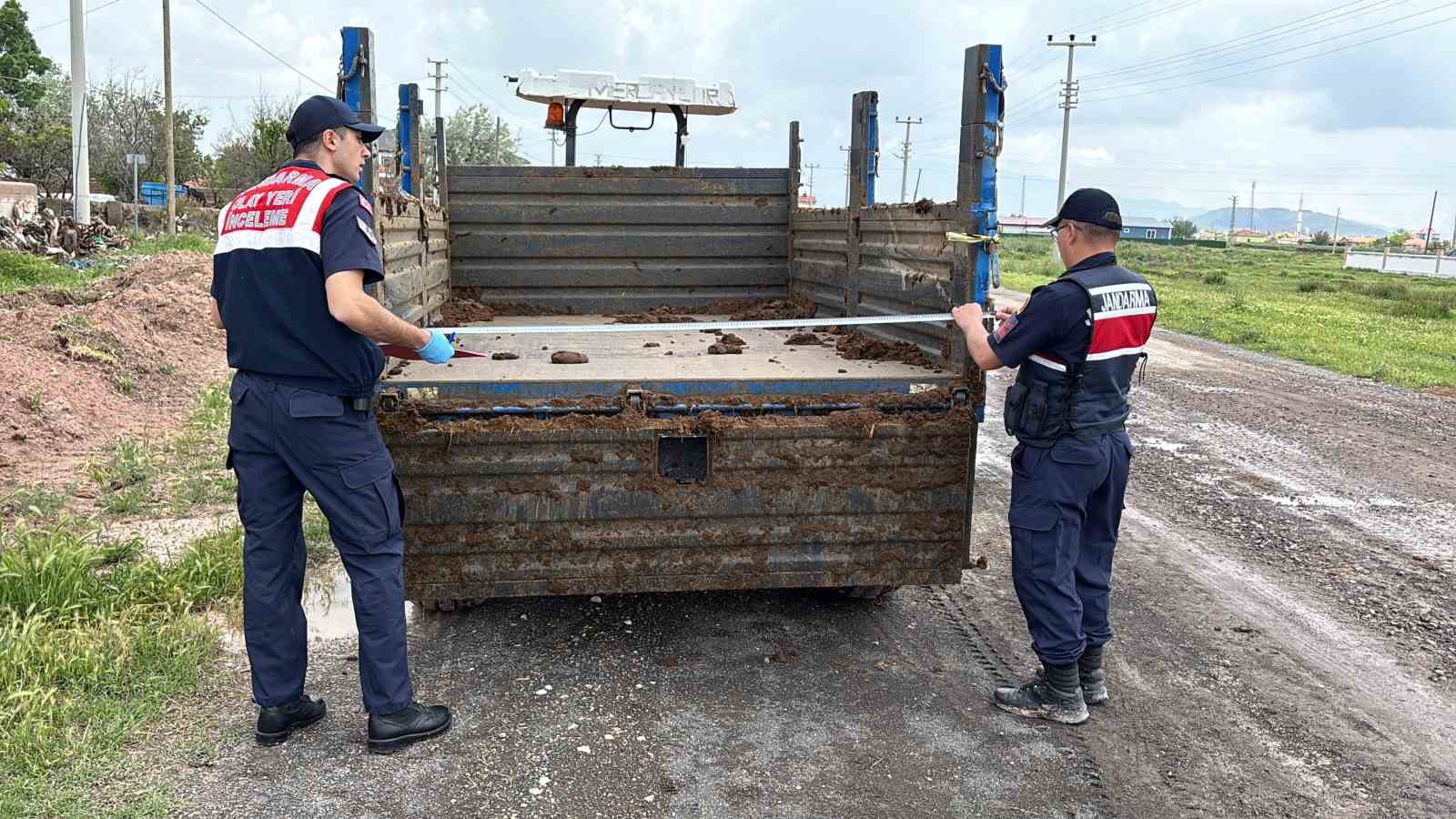 hayvan gubresinin altinda kalan genc agir yaralandi 10 4Fb2hv7y