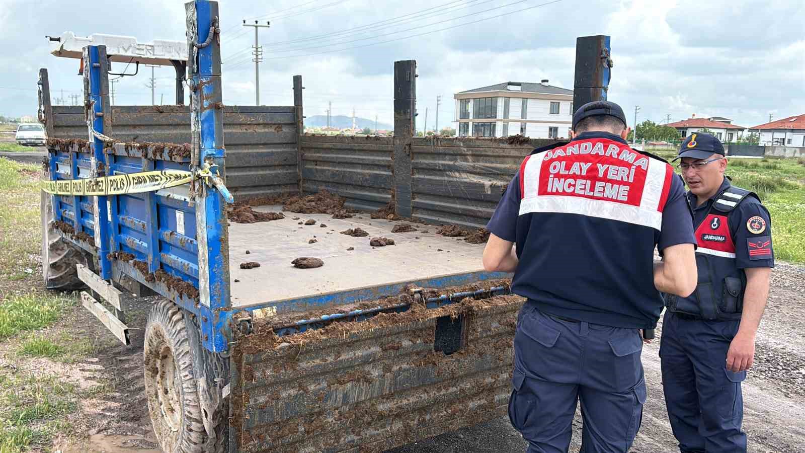 hayvan gubresinin altinda kalan genc agir yaralandi 11 IJ59vHyy