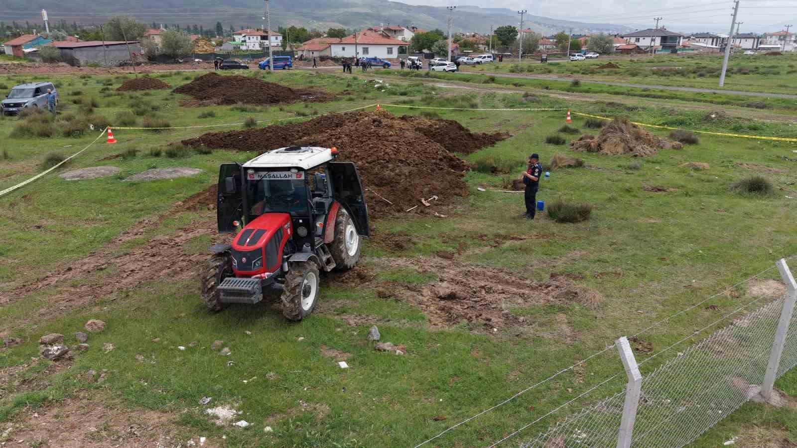 hayvan gubresinin altinda kalan genc agir yaralandi 3 3HE4ClV4