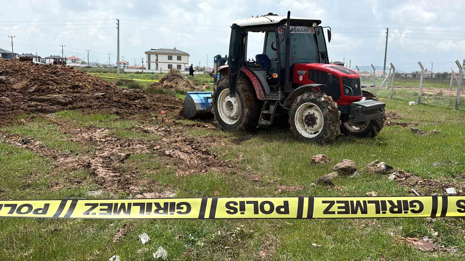 hayvan gubresinin altinda kalan genc agir yaralandi 5 jEkDaDzX