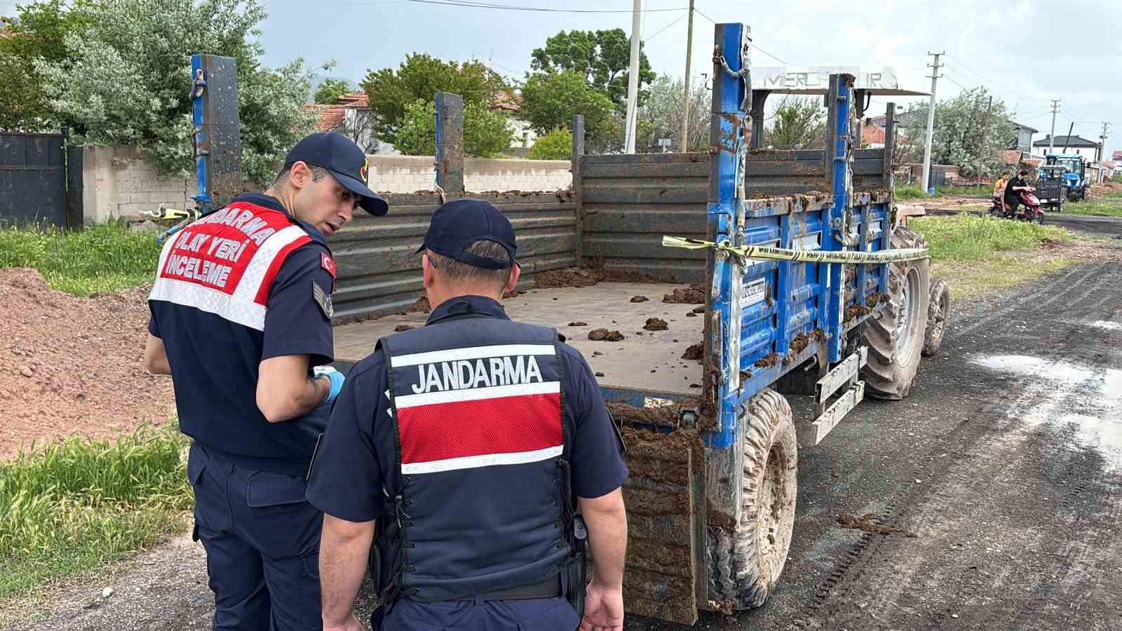 hayvan gubresinin altinda kalan genc agir yaralandi 9 U1kvS3FM