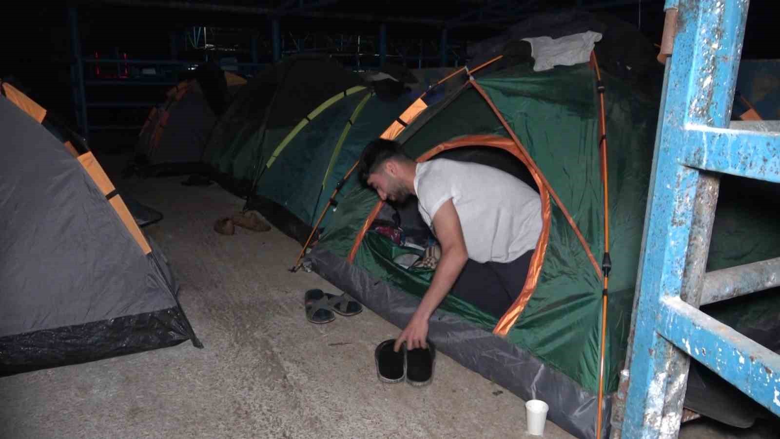 hayvan pazarinda karavan ve cadir kamping 1 RjTNfMct