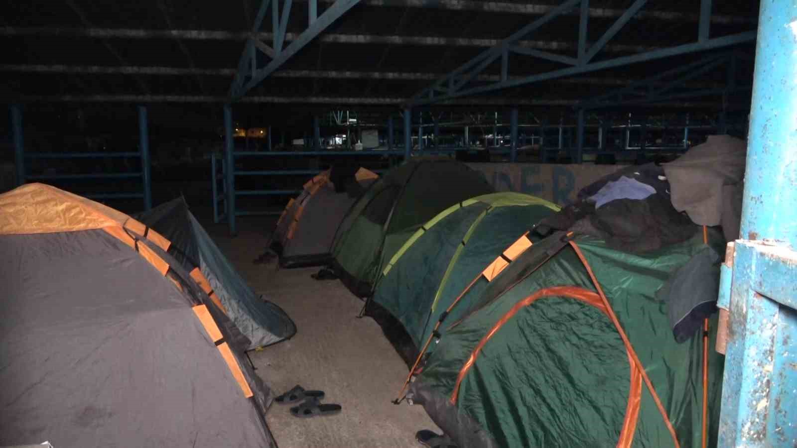 hayvan pazarinda karavan ve cadir kamping 5 SHzDb83i