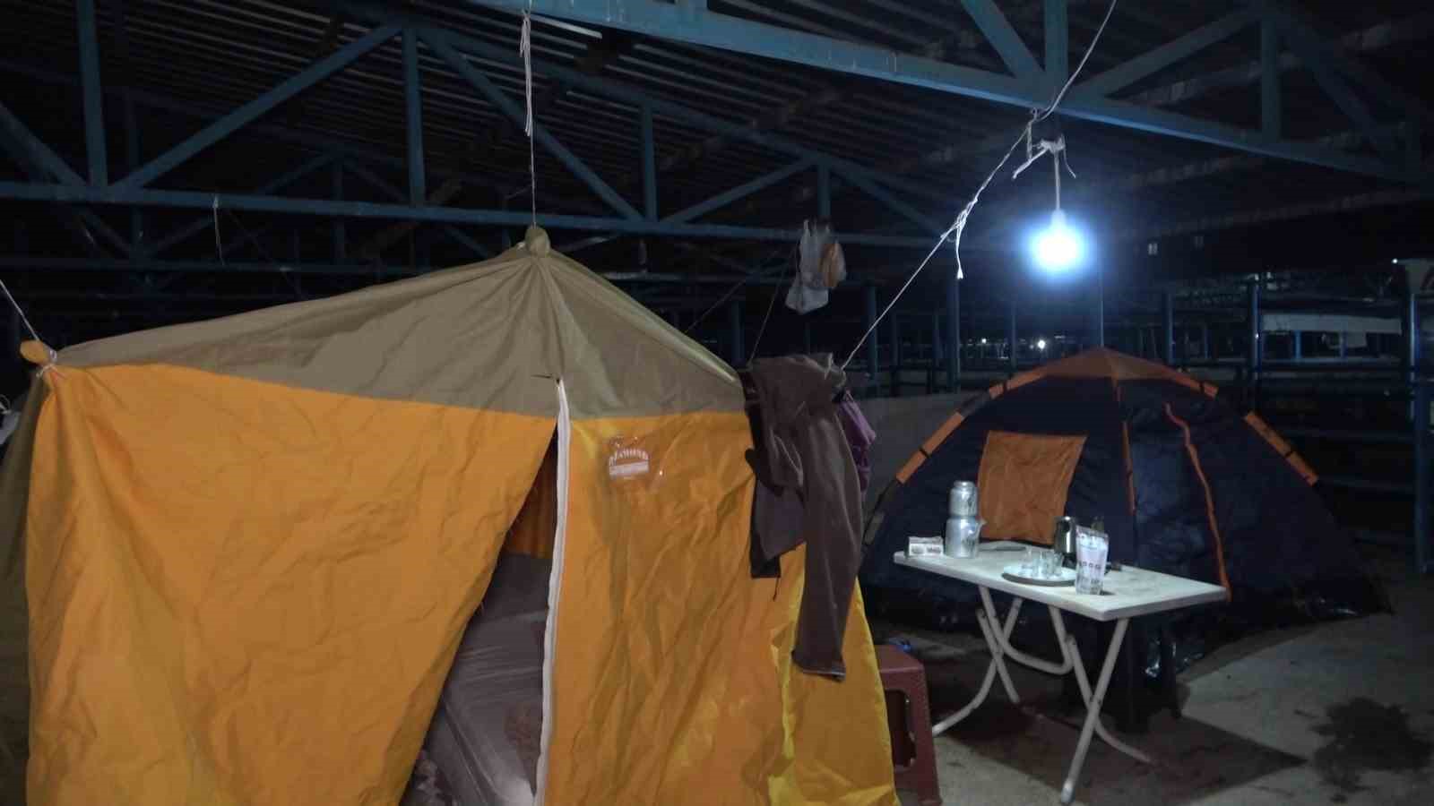 hayvan pazarinda karavan ve cadir kamping 8 bPOhzKFH