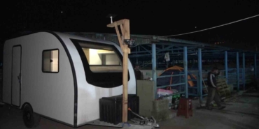 hayvan-pazarinda-karavan-ve-cadir-kamping-ja1llHNj.jpg