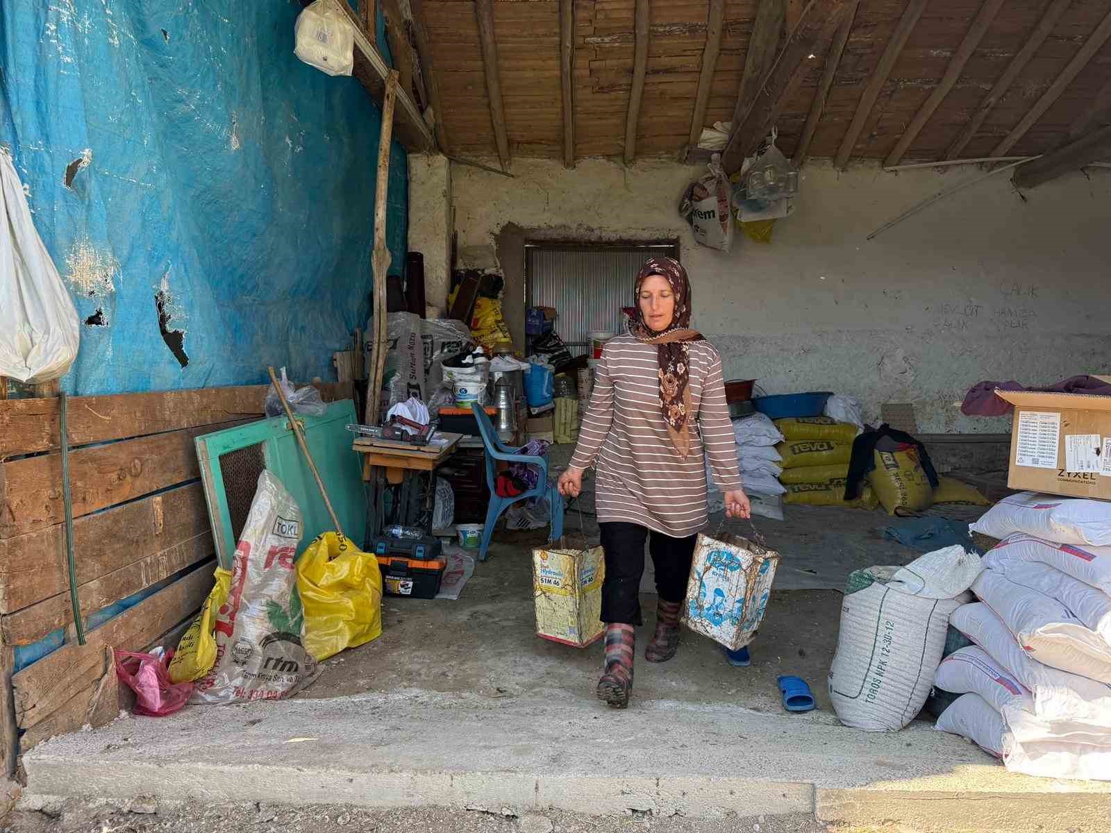 "Hayvanlara büyü yaptı" denilerek vahşice öldürülen adamın karısı tek başına çobanlık yaparak 2 oğlunu okutmaya çalışıyor 7 hayvanlara buyu yapti denilerek vahsice oldurulen adamin karisi tek basina cobanlik yaparak 2 oglunu 4Ak3SaSV