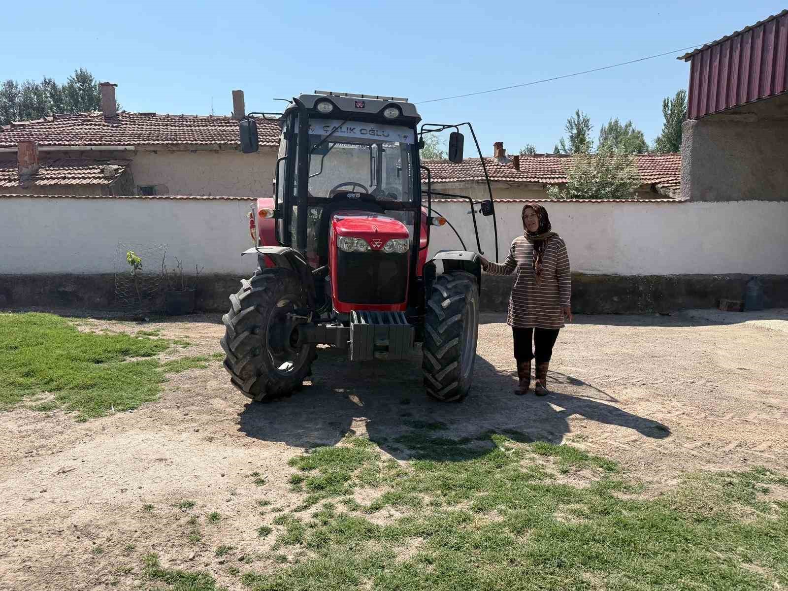 "Hayvanlara büyü yaptı" denilerek vahşice öldürülen adamın karısı tek başına çobanlık yaparak 2 oğlunu okutmaya çalışıyor 6 hayvanlara buyu yapti denilerek vahsice oldurulen adamin karisi tek basina cobanlik yaparak 2 oglunu
