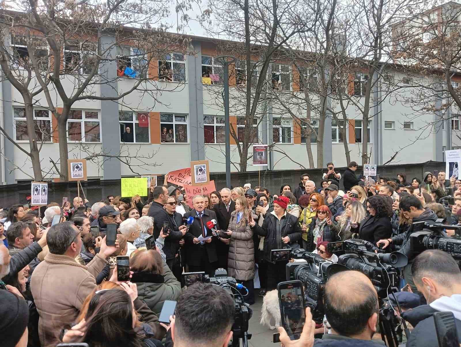 hayvanseverlerden metroda belediye gorevlilerince olduruldugu iddia edilen kopek icin abbye tepki 1 msi3DpO8