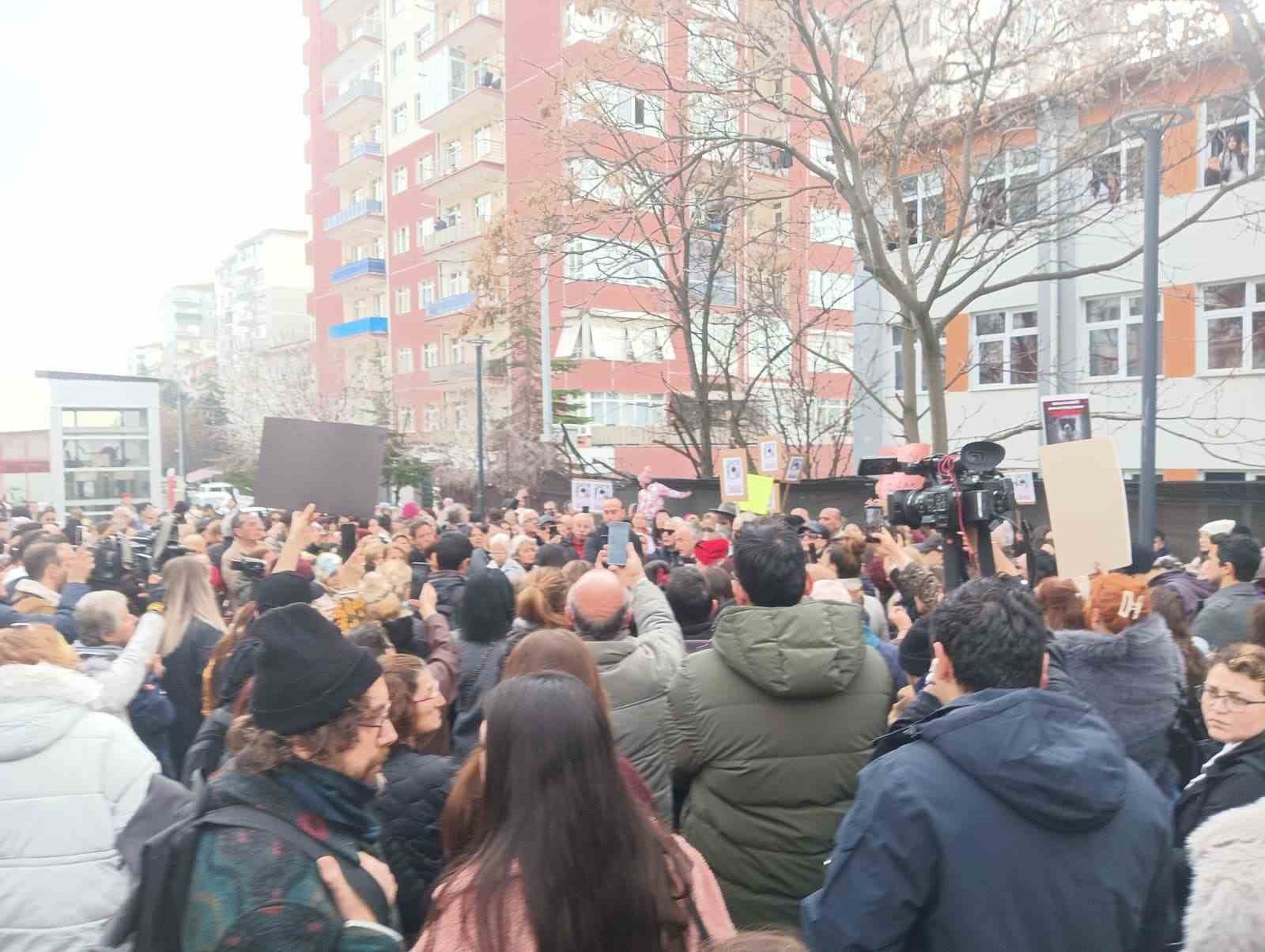 hayvanseverlerden metroda belediye gorevlilerince olduruldugu iddia edilen kopek icin abbye tepki 2 86Nwplkj