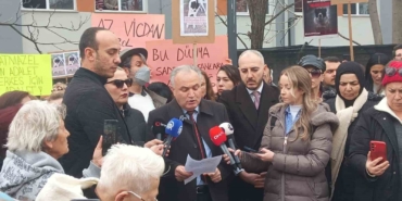 hayvanseverlerden-metroda-belediye-gorevlilerince-olduruldugu-iddia-edilen-kopek-icin-abbye-tepki-6FXdDzbL.jpg