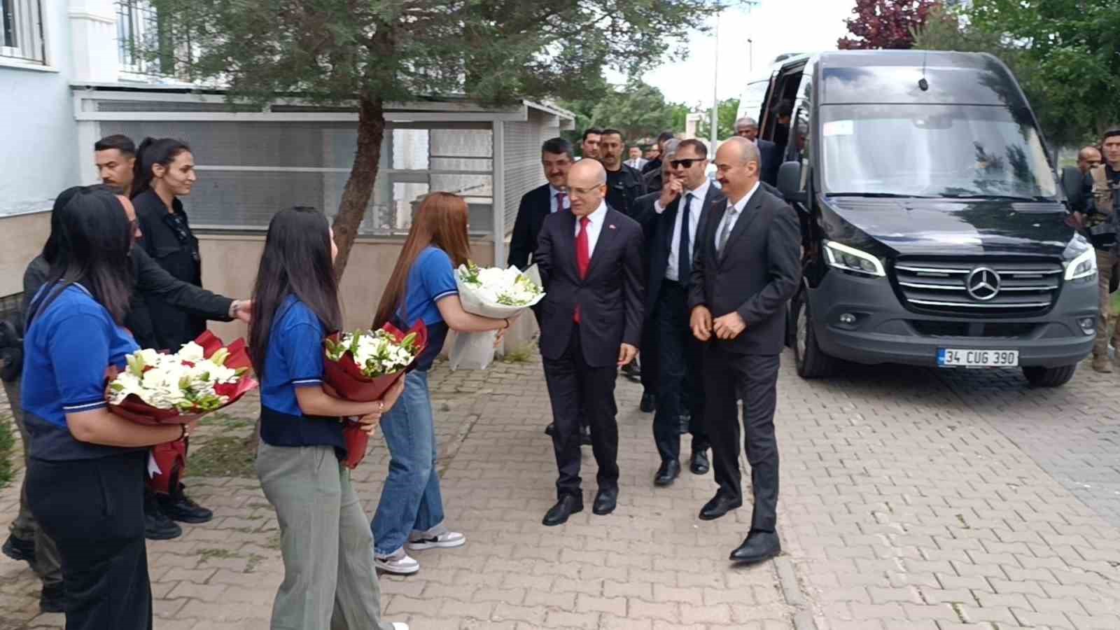 Hazine ve Maliye Bakanı Şimşek, 50 adet yapay zeka atölyesinin açılışını gerçekleştirdi 5 hazine ve maliye bakani simsek 50 adet yapay zeka atolyesinin acilisini gerceklestirdi 1 W2BTeRcf