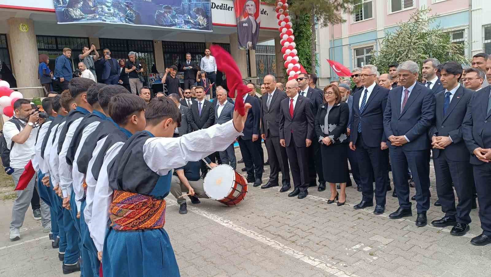 Hazine ve Maliye Bakanı Şimşek, 50 adet yapay zeka atölyesinin açılışını gerçekleştirdi 6 hazine ve maliye bakani simsek 50 adet yapay zeka atolyesinin acilisini gerceklestirdi 2 S58IC6jD