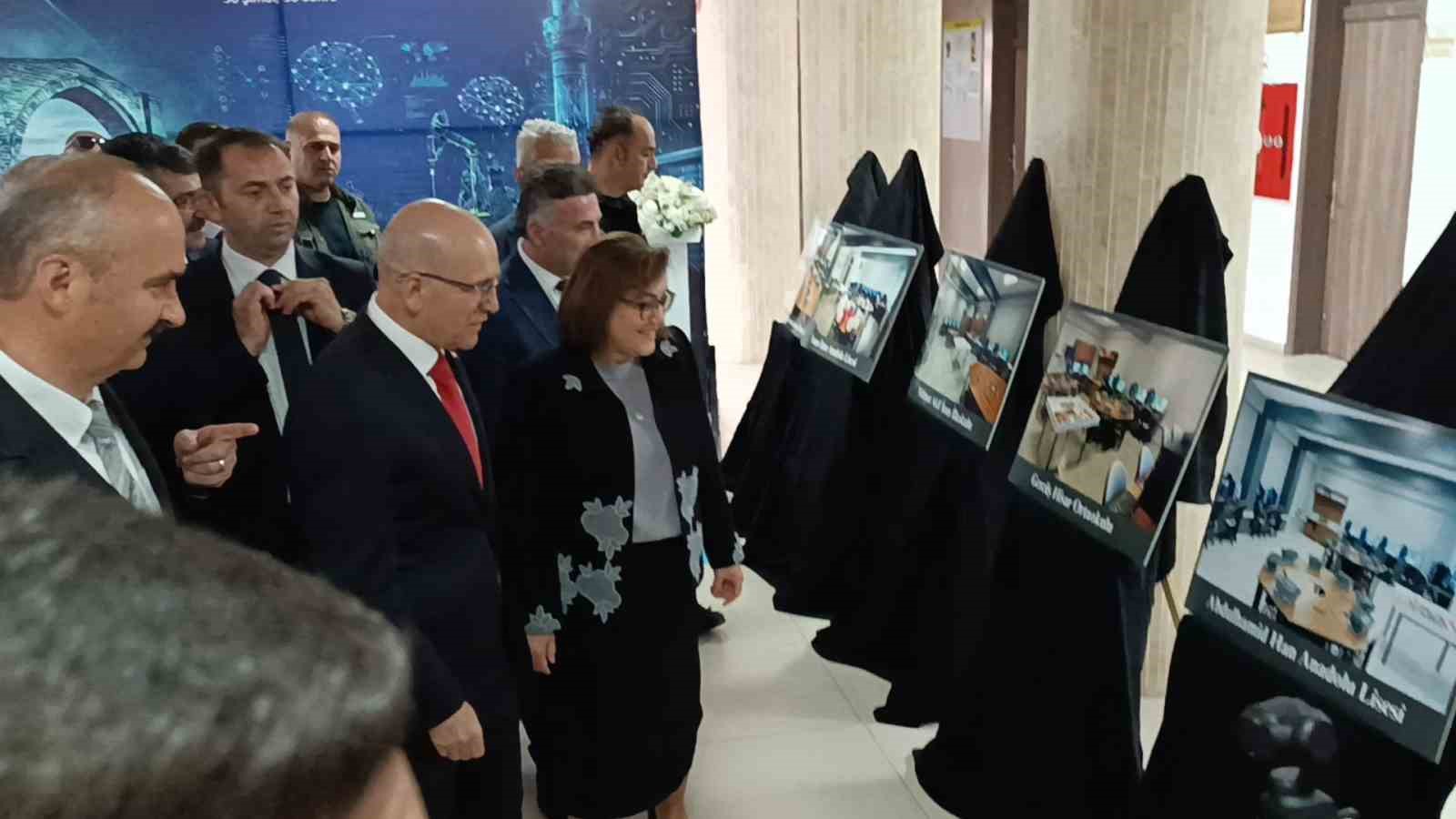 Hazine ve Maliye Bakanı Şimşek, 50 adet yapay zeka atölyesinin açılışını gerçekleştirdi 7 hazine ve maliye bakani simsek 50 adet yapay zeka atolyesinin acilisini gerceklestirdi 3 hGPOt4lm