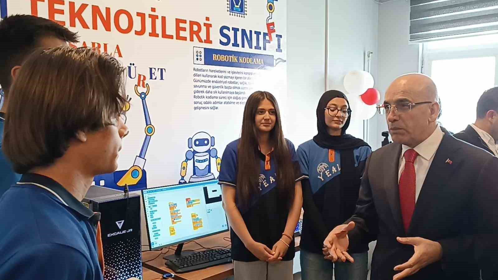 Hazine ve Maliye Bakanı Şimşek, 50 adet yapay zeka atölyesinin açılışını gerçekleştirdi 10 hazine ve maliye bakani simsek 50 adet yapay zeka atolyesinin acilisini gerceklestirdi 6 QeJg2i55
