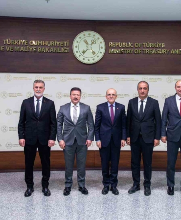 hazine-ve-maliye-bakani-simsek-tsof-genel-baskani-yigineri-kabul-etti-HVncwOn5.jpg