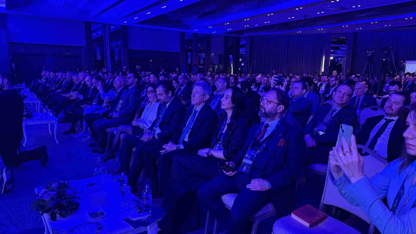 Hazine ve Maliye Bakanı Şimşek: "Vatandaşlarımızın yastık altında 640 milyar doları olduğu tahmin ediliyor" 8 hazine ve maliye bakani simsek vatandaslarimizin yastik altinda 640 milyar dolari oldugu tahmin ediliyor 5p8utcid