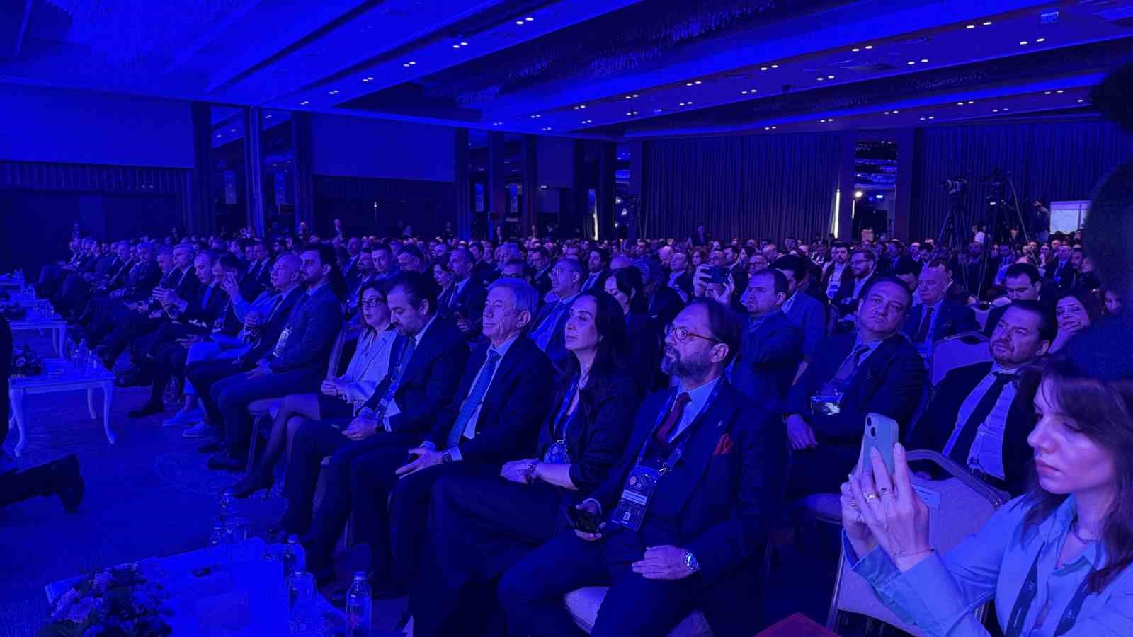 Hazine ve Maliye Bakanı Şimşek: "Vatandaşlarımızın yastık altında 640 milyar doları olduğu tahmin ediliyor" 7 hazine ve maliye bakani simsek vatandaslarimizin yastik altinda 640 milyar dolari oldugu tahmin ediliyor MiO2UtZP