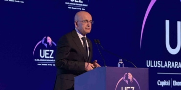 hazine-ve-maliye-bakani-simsek-vatandaslarimizin-yastik-altinda-640-milyar-dolari-oldugu-tahmin-ediliyor-rCQeKHre.jpg