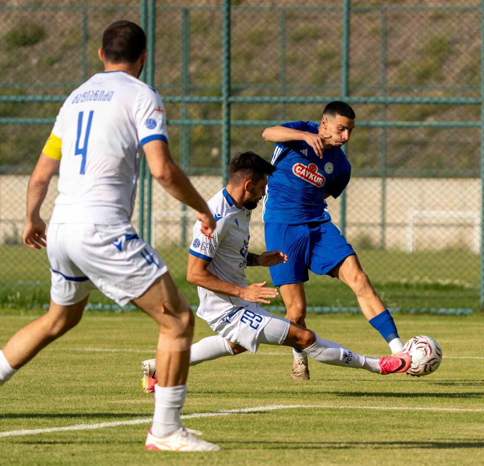 hazirlik maci caykur rizespor 3 fc dinamo batumi 0 1 I2K4r8kB