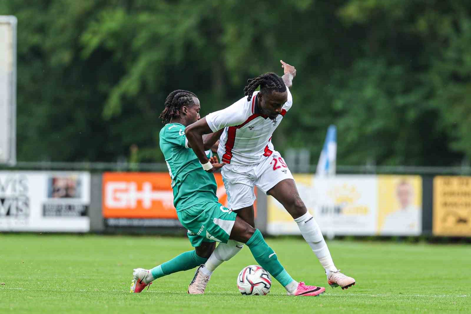 Hazırlık maçı: Samsunspor: 0 - RAAL La Louvire: 0 4 hazirlik maci samsunspor 0 raal la louvire 0 0 Uv1Q5YfZ