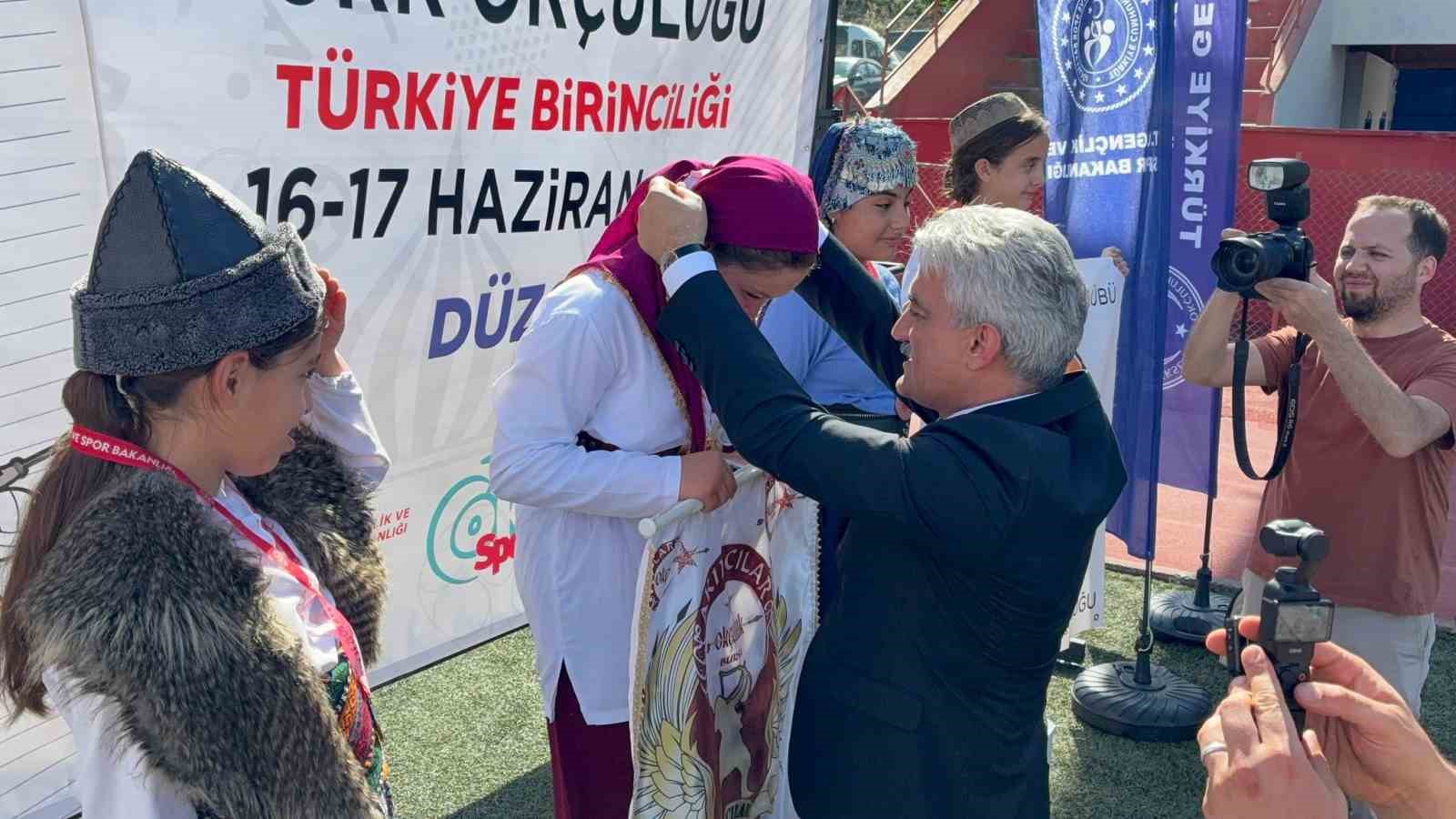 Hedefi ortadan vuran sporcular, madalyalarını aldı 4 hedefi ortadan vuran sporcular madalyalarini aldi 0 Ak3HiKdq