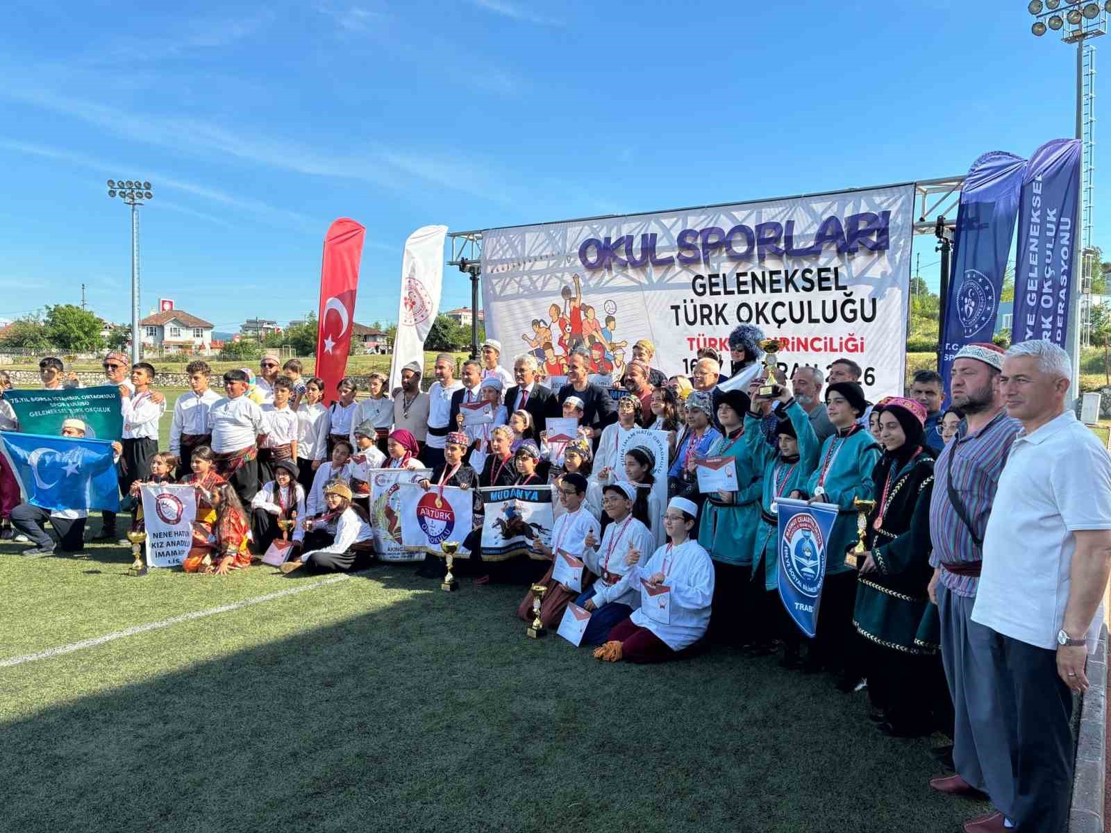 Hedefi ortadan vuran sporcular, madalyalarını aldı 6 hedefi ortadan vuran sporcular madalyalarini aldi 2