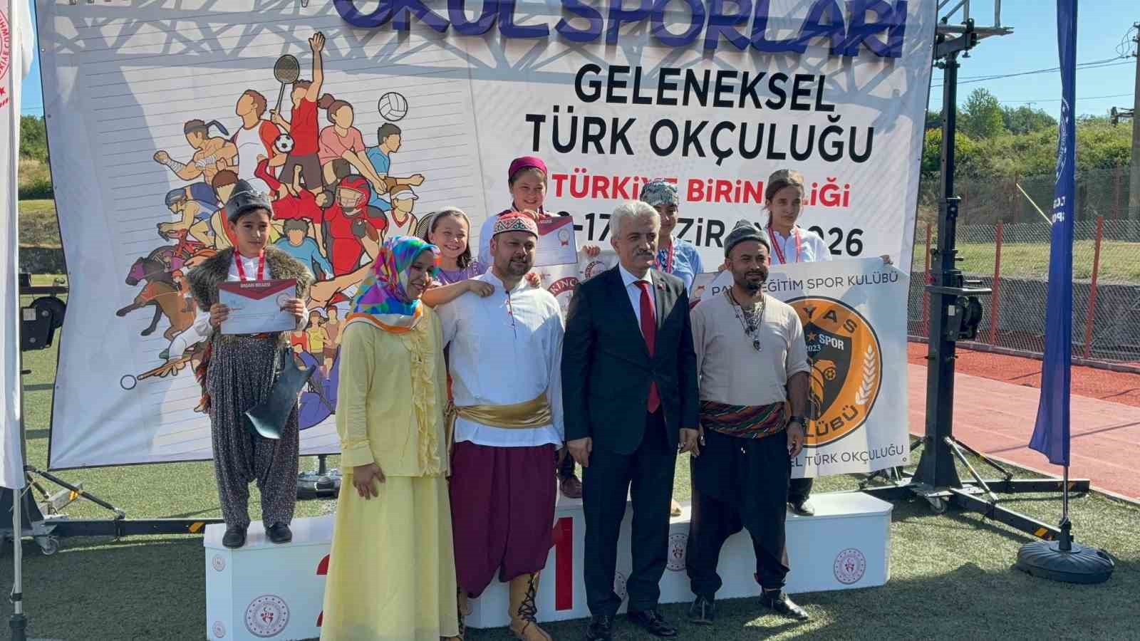 Hedefi ortadan vuran sporcular, madalyalarını aldı 7 hedefi ortadan vuran sporcular madalyalarini aldi 3 yKC3vB1S