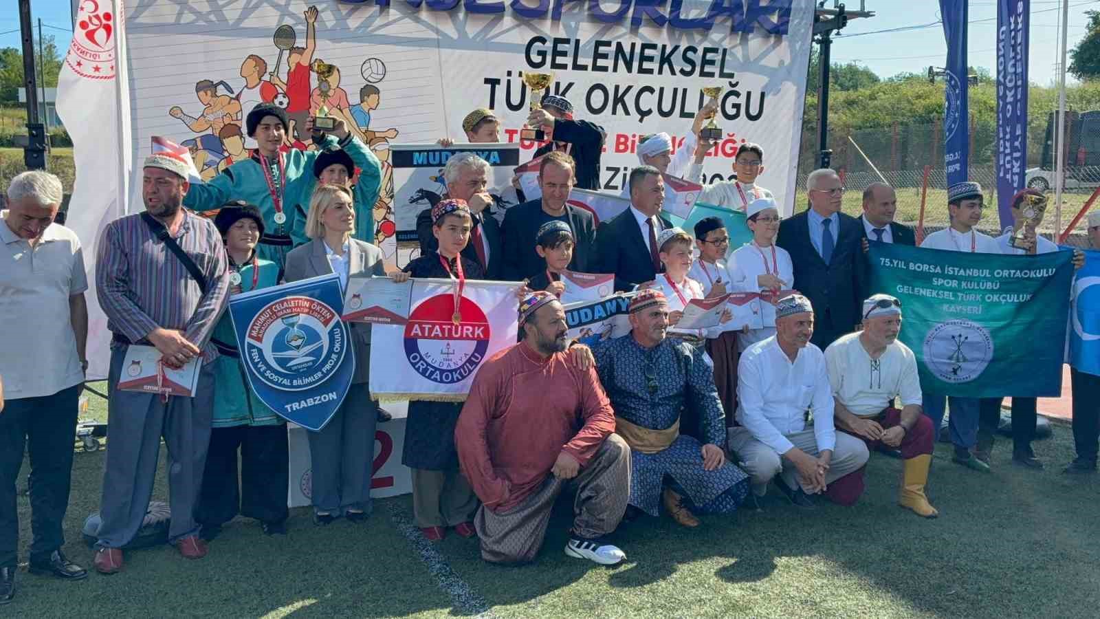 Hedefi ortadan vuran sporcular, madalyalarını aldı 8 hedefi ortadan vuran sporcular madalyalarini aldi 4 sE1zENGf