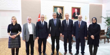 hekimsen-heyeti-bakan-memisoglu-ile-meslek-kanunu-ve-malpraktis-konusunu-gorustu-Deyt1Duu.jpg