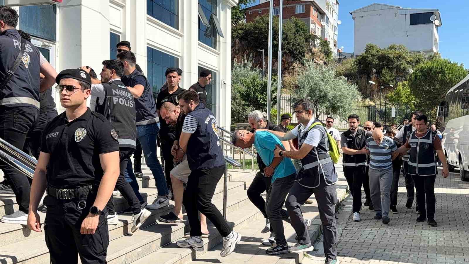 helikopter ve ozel harekat destekli baskin sonrasi 29 supheli adliyeye getirildi 1 m97jW7Sk